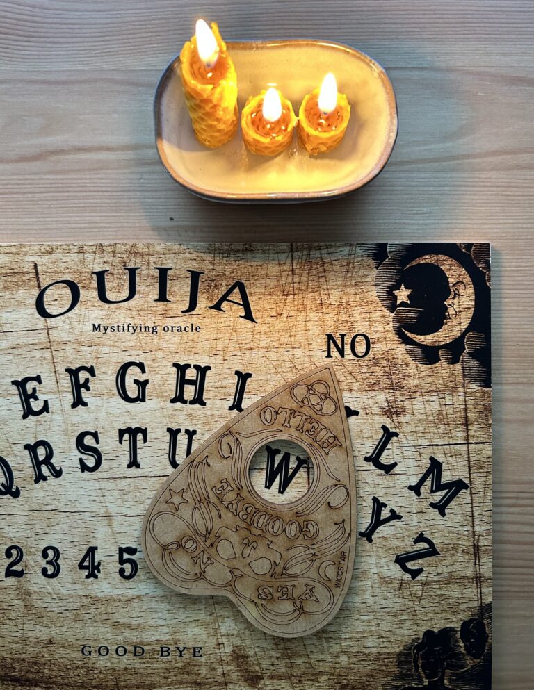 Le Ouija pour communiquer avec les défunts